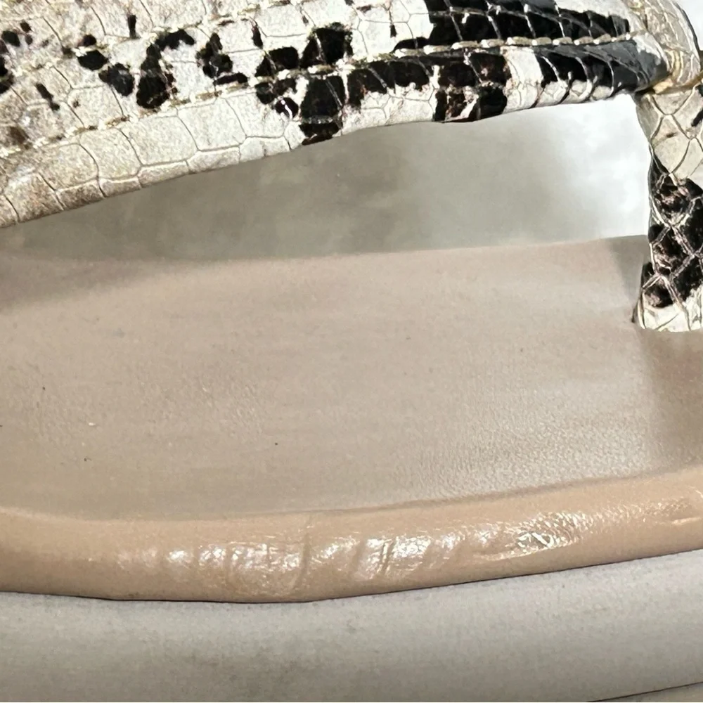 Vince Camuto Womens SnakePrint Platform Perseena Wedge Thong Sandals Shoes SZ 10